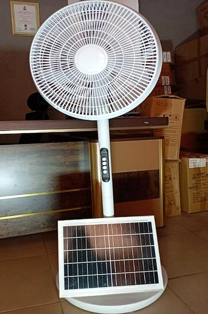 GY-L16-2 16-Inch Solar Rechargeable Fan with High Speed Operation